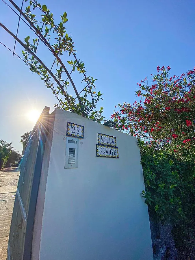 Villa Gladyr Lotzorai شقة